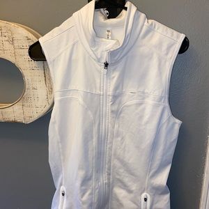 Fabletics White Vest. NWOT SIZE M.